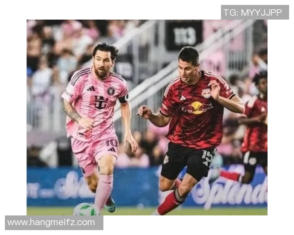 著名足球明星转会消息引发球迷热议交易背后的故事与影响